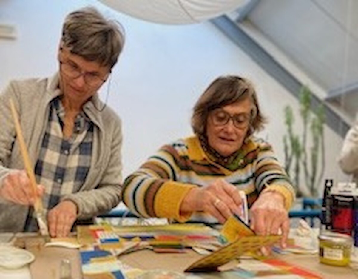 Construção de um livro coletivo pelo grupo da Oficina de Desenho e Pintura | 1 de Março de 2023 | Cooperativa SEIES